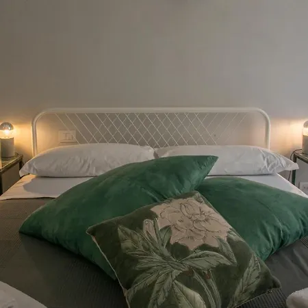 Bed & Breakfast Medusa Chiaia 164 Naples