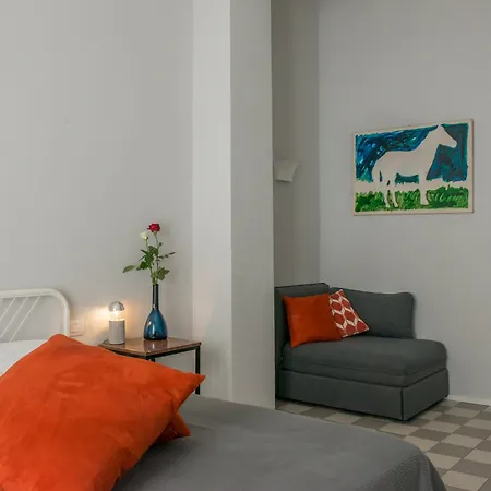 Bed & Breakfast Medusa Chiaia 164 Naples